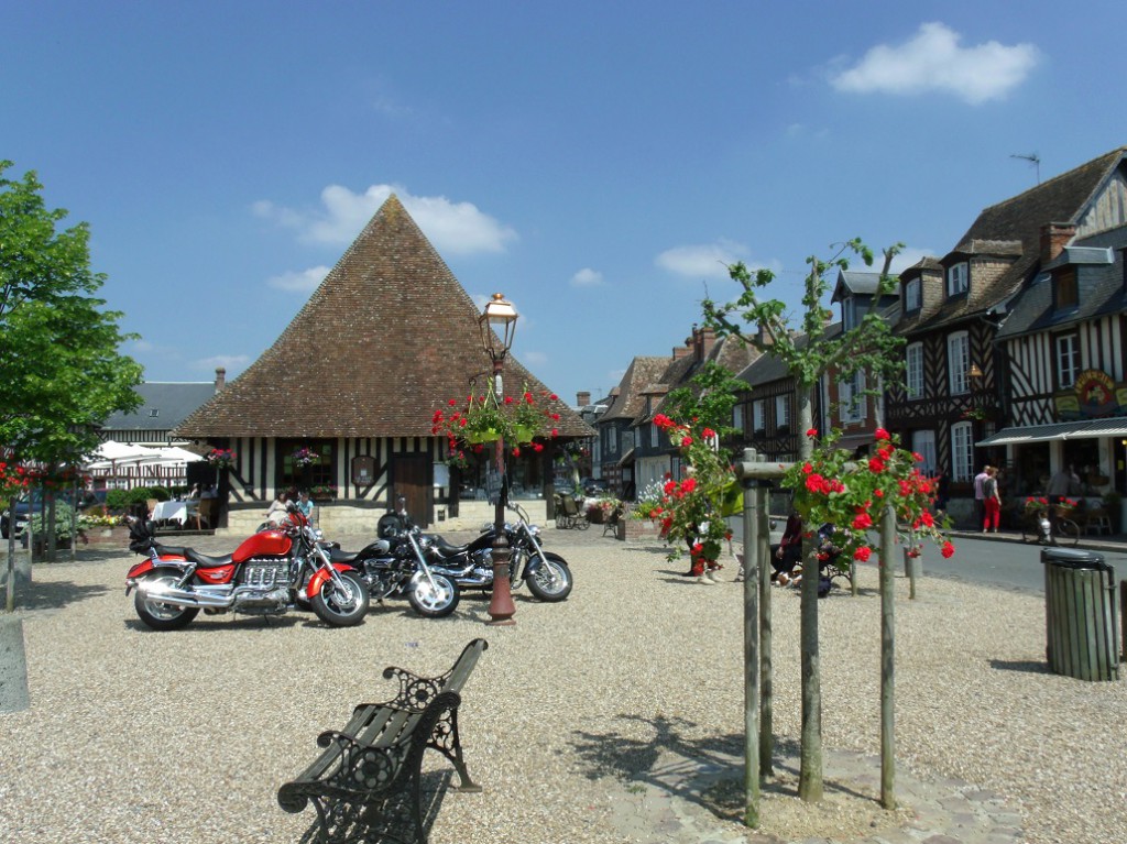 The 'new' market hall, click for a closeup.