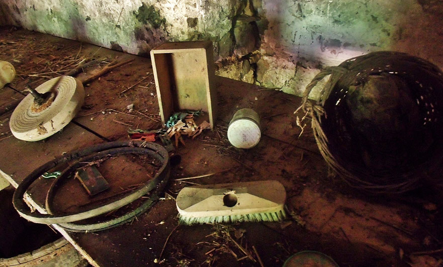 orne-abandoned-farm-15