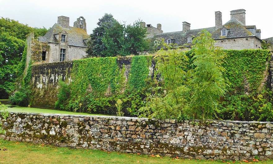 chateau-pirou-in-the-manche-normandy