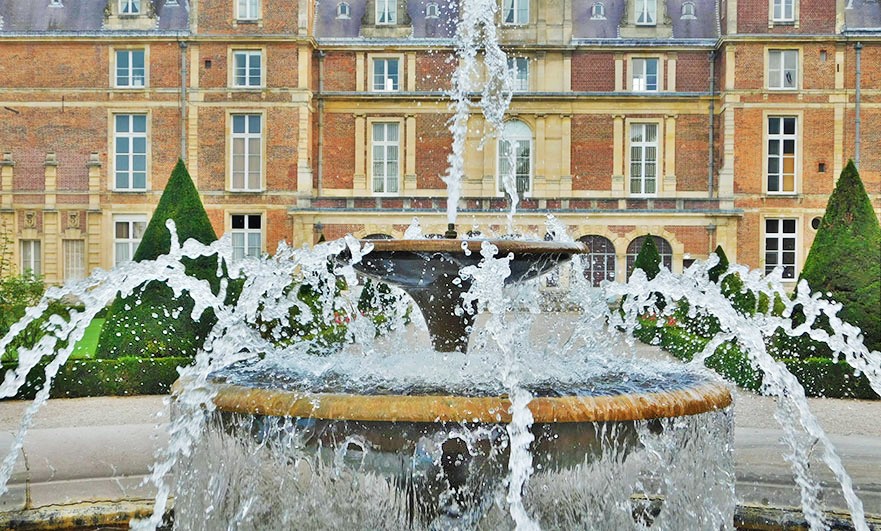chateau-d-eu-seine-maritime-normandy-fountain