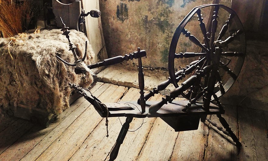 Chateau-de-Crosville-spinning-wheel