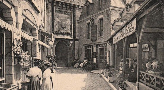 Vintage-postcard-La-Mere-Poulard-restaurants-on-Mont-Saint-Michel