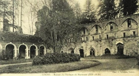 black and white postcard of Abbaye de Mortemer wall of the